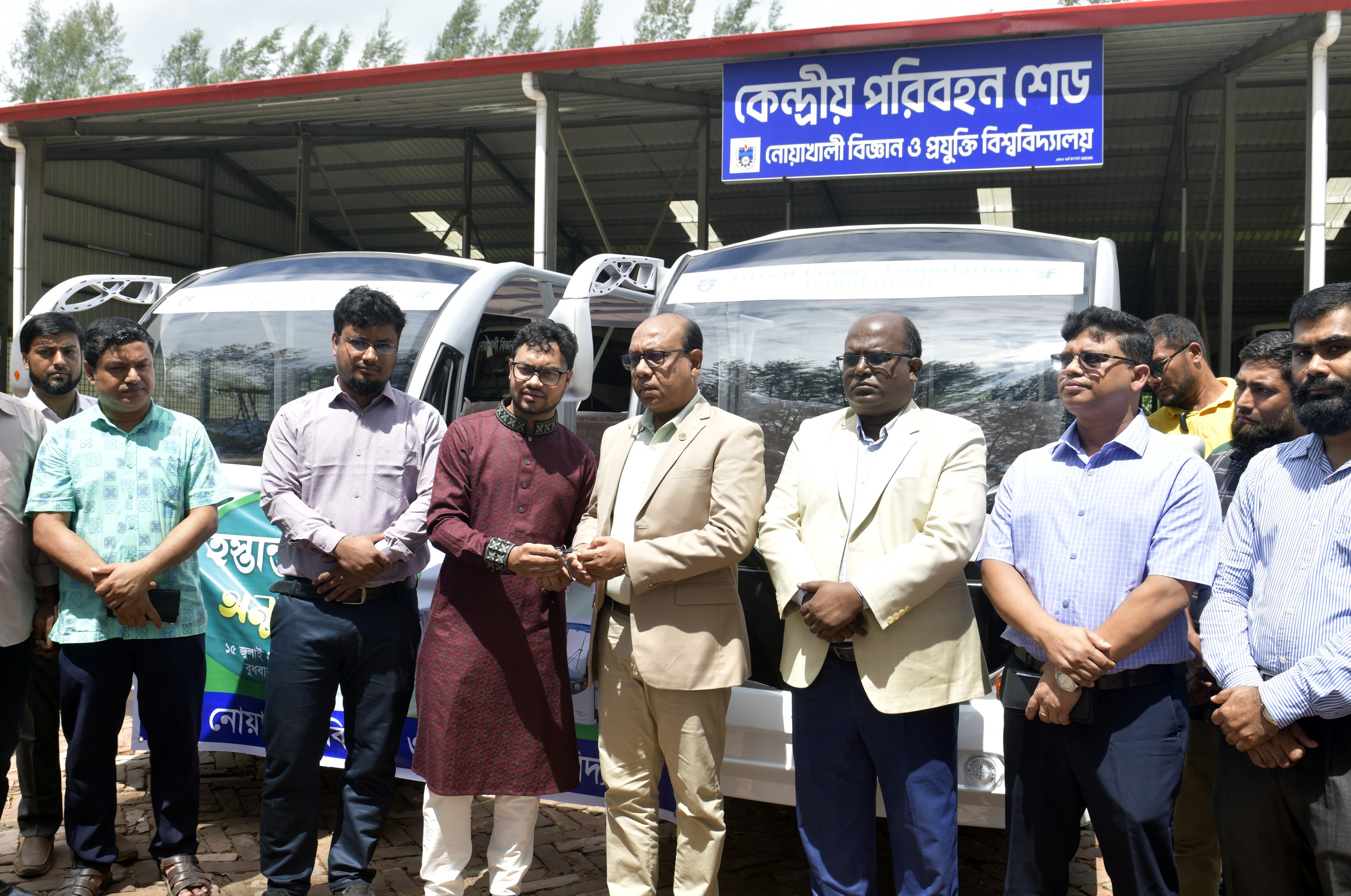 নোবিপ্রবিতে শিক্ষার্থীদের জন্য ই-কার হস্তান্তর